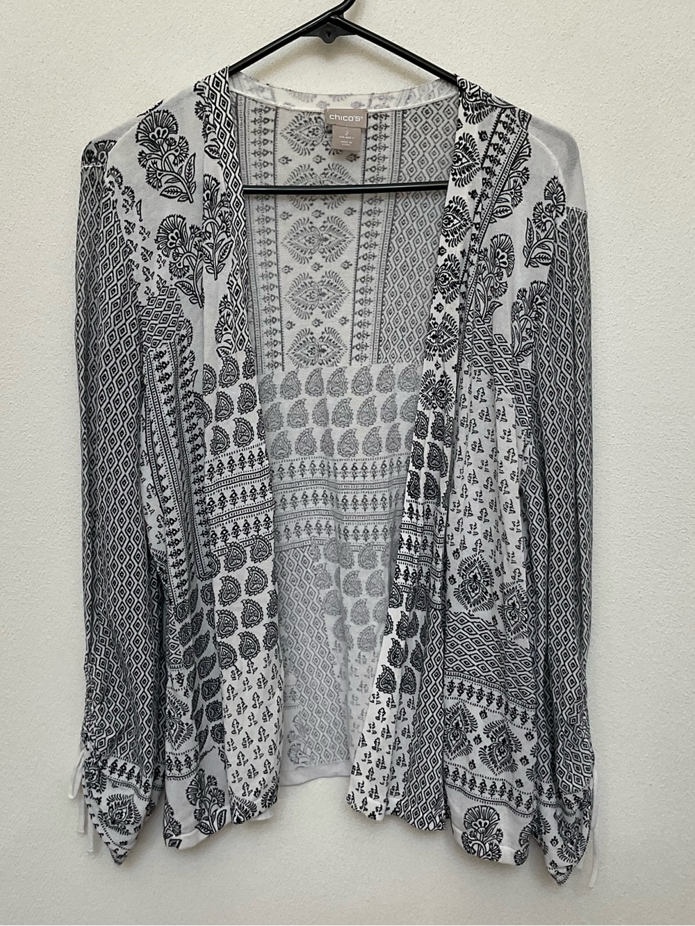 Chico's Black, White Mixed Pattern Cinch Sleeve Open Front Cardigan Size 2 US L
